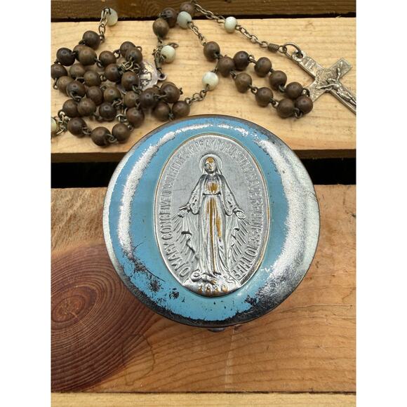 Infant of Prague Centerpiece Center Child Jesus Rosary  Vintage 2\